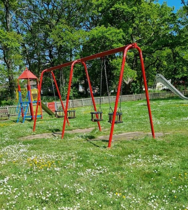 Private Self-Contained Place Борнмът Екстериор снимка