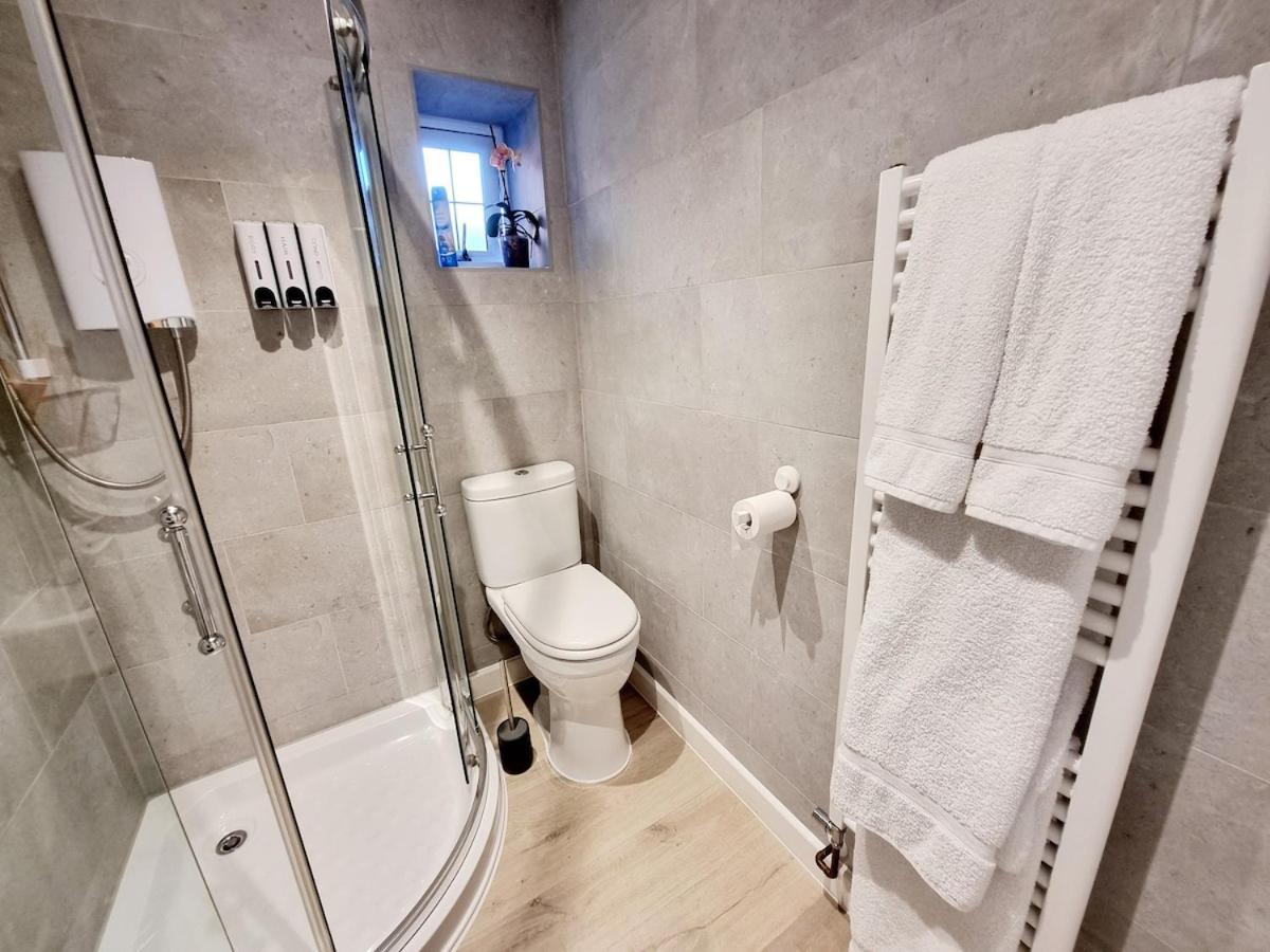 Private Self-Contained Place Борнмът Екстериор снимка